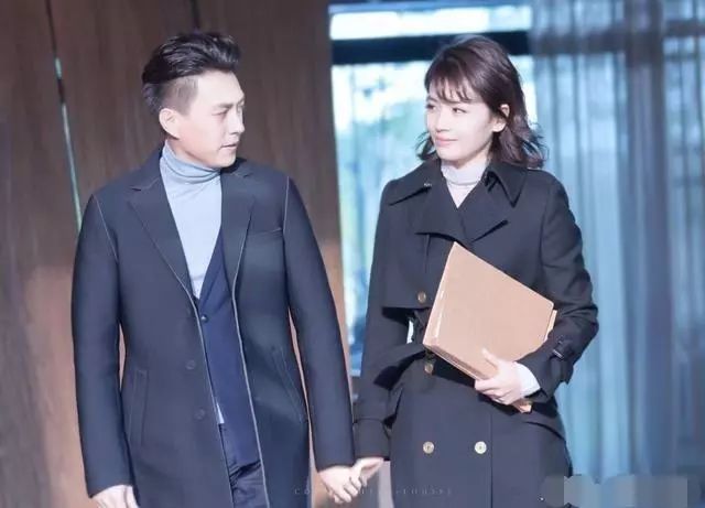 二婚的李佳嫁给靳东,被宠成公主,3岁的儿子颜值最高