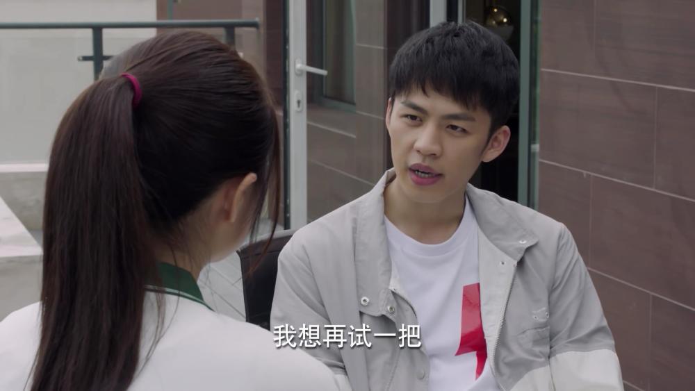 亲爱的热爱的:小米事业低谷期遇见小粉丝,粉丝一番话感动小米