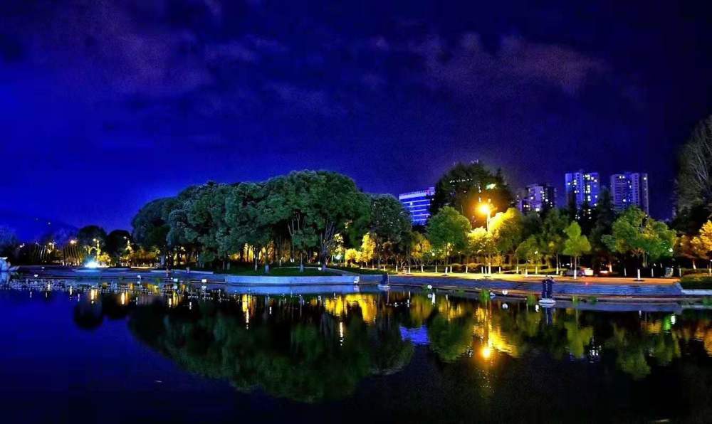 四川广元,城市的中心,如意湖夜景