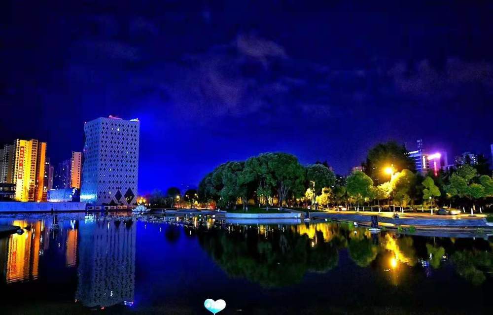 四川广元,城市的中心,如意湖夜景