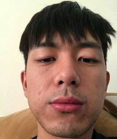 李现"丑照"曝光,看到他凌乱的头发后,网友:这是同一个