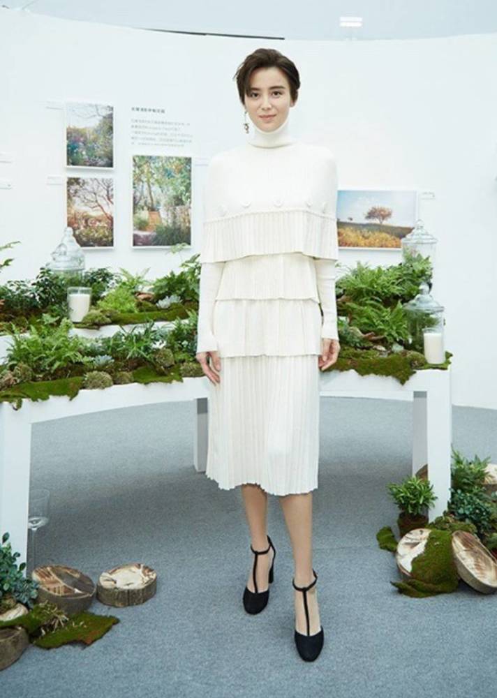 杨幂宋佳刘雯一年穿火1000件衣服，谁是最时髦星人？