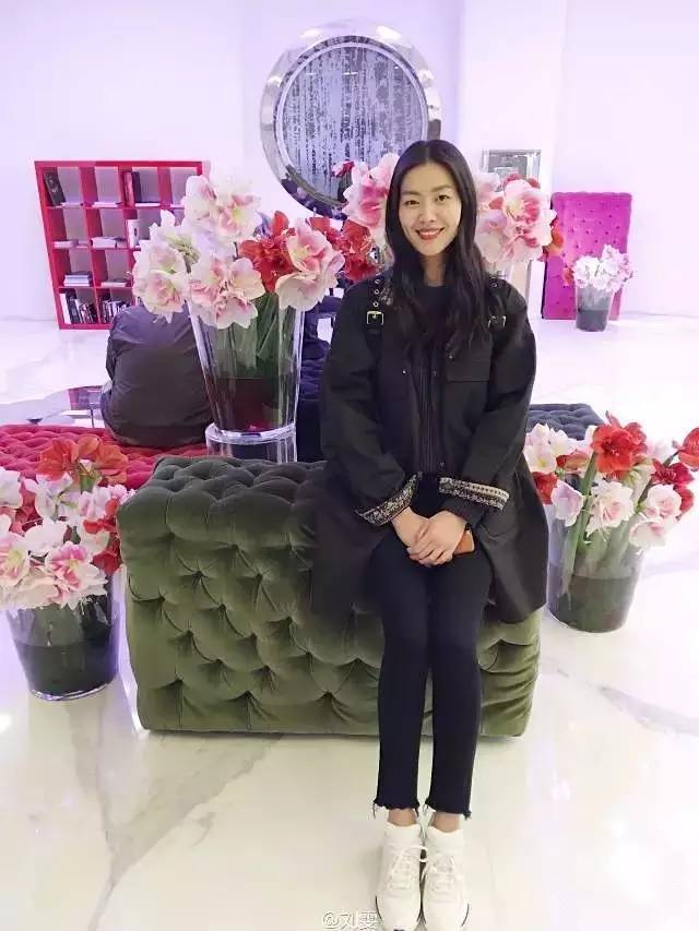 杨幂宋佳刘雯一年穿火1000件衣服，谁是最时髦星人？