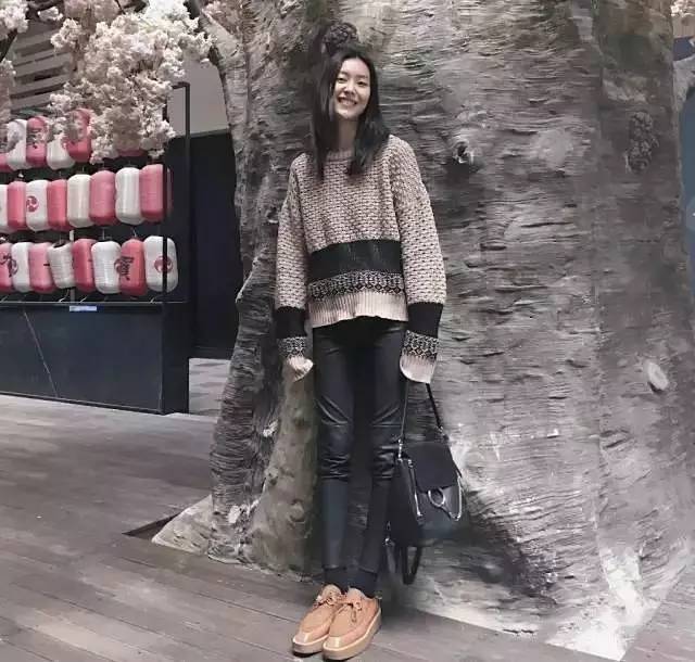 杨幂宋佳刘雯一年穿火1000件衣服，谁是最时髦星人？