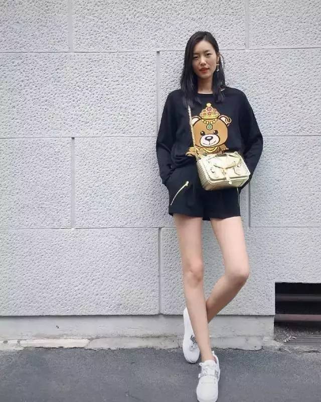 杨幂宋佳刘雯一年穿火1000件衣服，谁是最时髦星人？