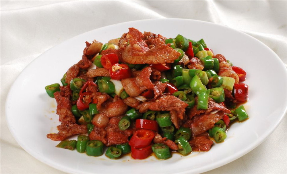 湖南小炒肉最好吃的做法,香辣爽口,肉质嫩滑,看着就流