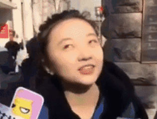 饰演小林黛玉的是林妙可,一开始她是个人见人爱的童星.