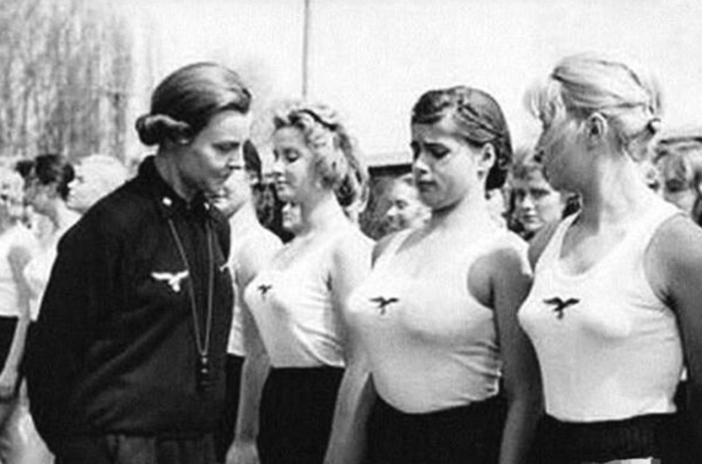 二战德国造人计划,数万雅利安女郎应征,与纳粹兵生下"