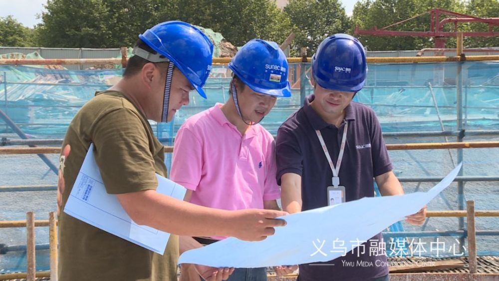 向阳—市场片区 项目负责人袁锋 为我们简单介绍了 各地块目前的施工