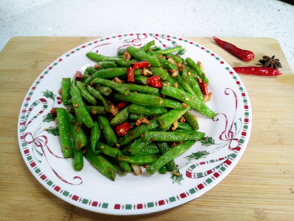 家常版干煸豆角,香辣脆嫩简单又好吃,微辣喷香的家常味