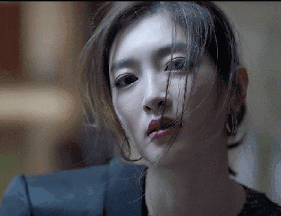 搞笑gif:妹子入戏好深,眼泪掉的吧嗒吧嗒的!