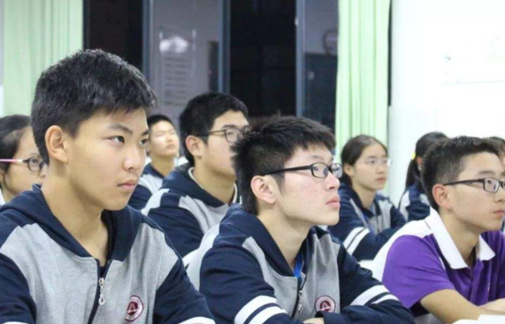 衡水中学为何要实行"军事化"的管理?这和学生的成绩有