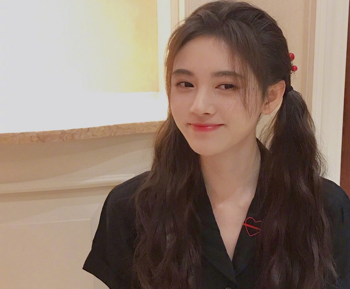 有一种仙女叫鞠婧祎,明明扎着双马尾,却还卖萌,网友:过分了!