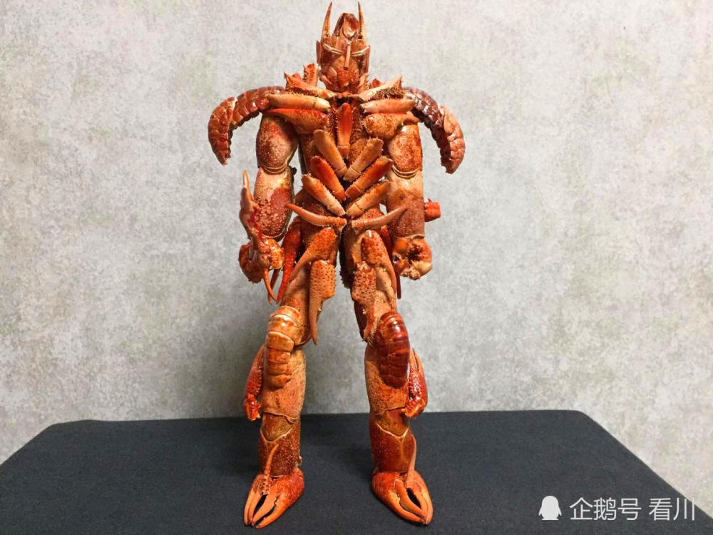 小伙用小龙虾壳做出"异形"怪兽,网友直呼硬核科幻