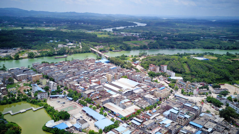南宁市的"卫星城"西乡塘区金陵镇实景航拍