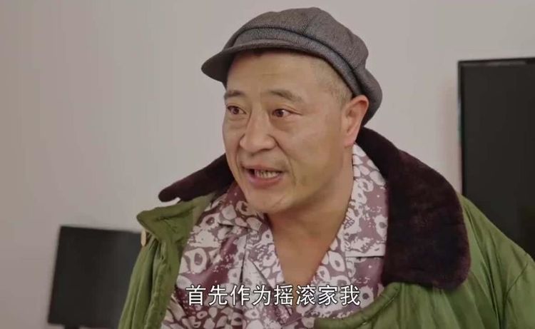 左到右:刘能老师,谢广坤老师,谢大脚老师 当然,酷爱军绿色的赵四老师