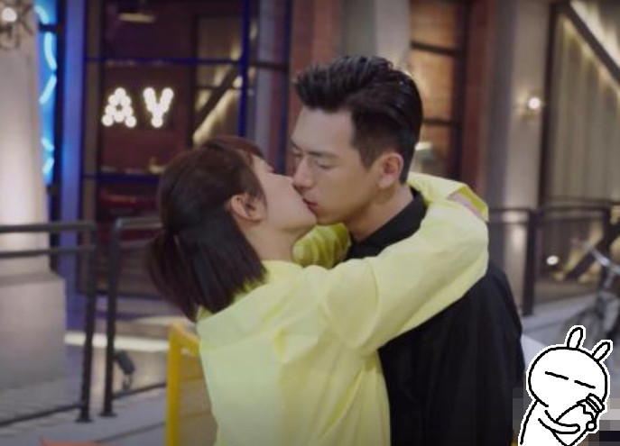 杨紫李现一起参加c站活动,"生图照"曝光,原来也是"照骗"