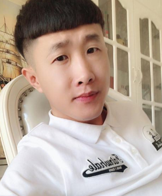 快手最装的四大网红:张二嫂用水当汗,而他明明收入上千万却喊穷