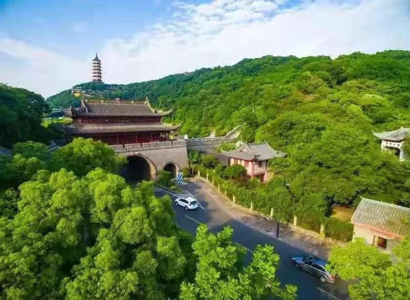 招宝山更是历史留痕,岁月流转