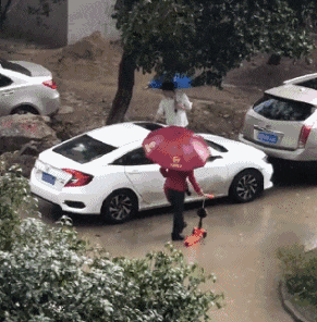 搞笑gif:孩子在这个地区一看你就是领舞的