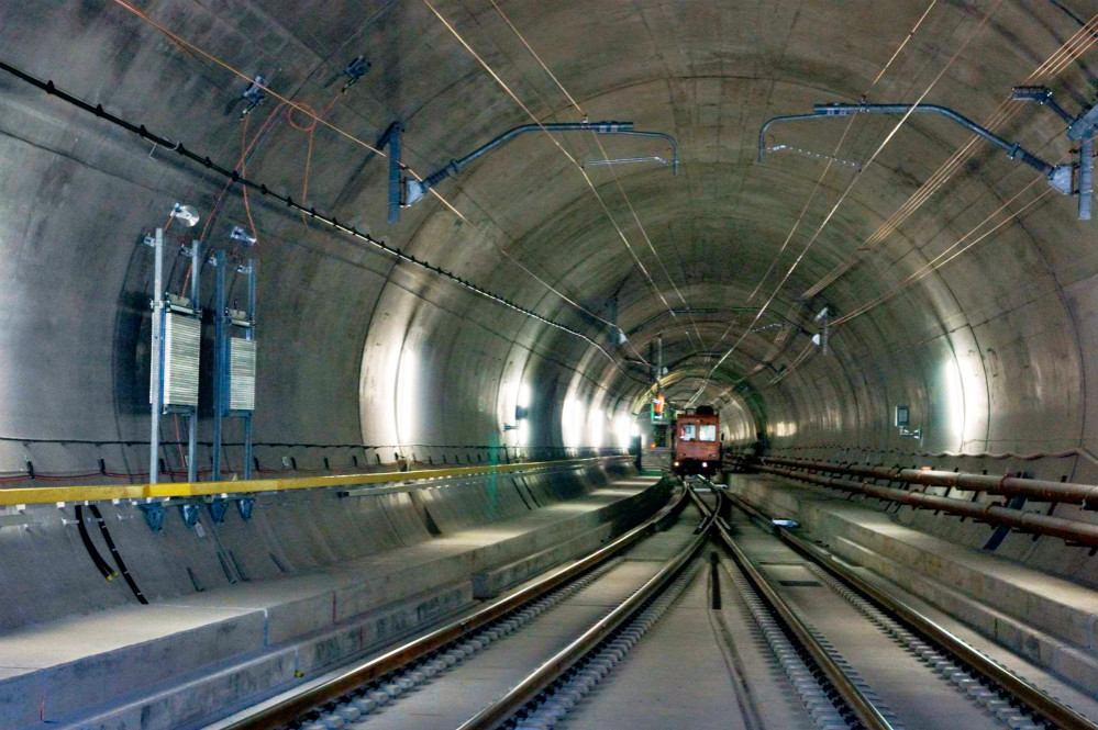 世界上"最长"隧道,火车一个小时不一定能跑完,全长151
