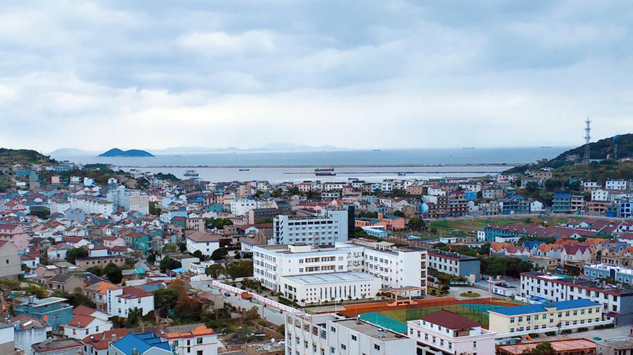 嵊泗县下辖3个镇,4个乡,除了县城外,嵊泗城镇规模最大的镇,也是区位最