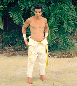 帅过吴彦祖,腹肌硬过彭于晏,26岁才出道是什么