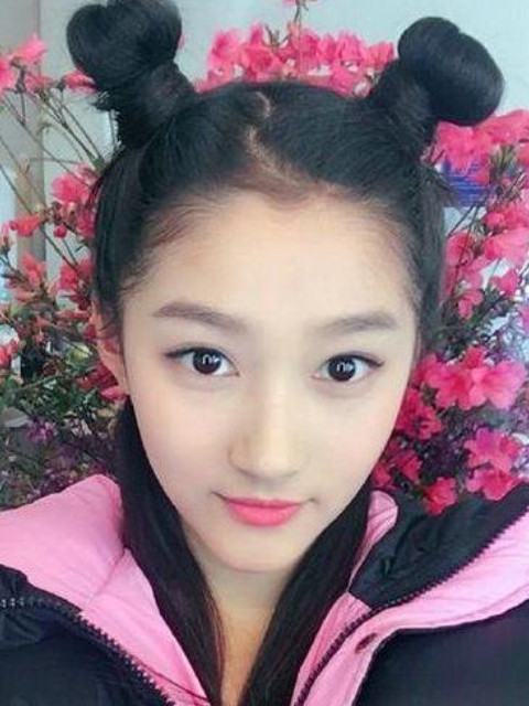 本以为关晓彤哪吒头够美了,当看到热巴后,网友