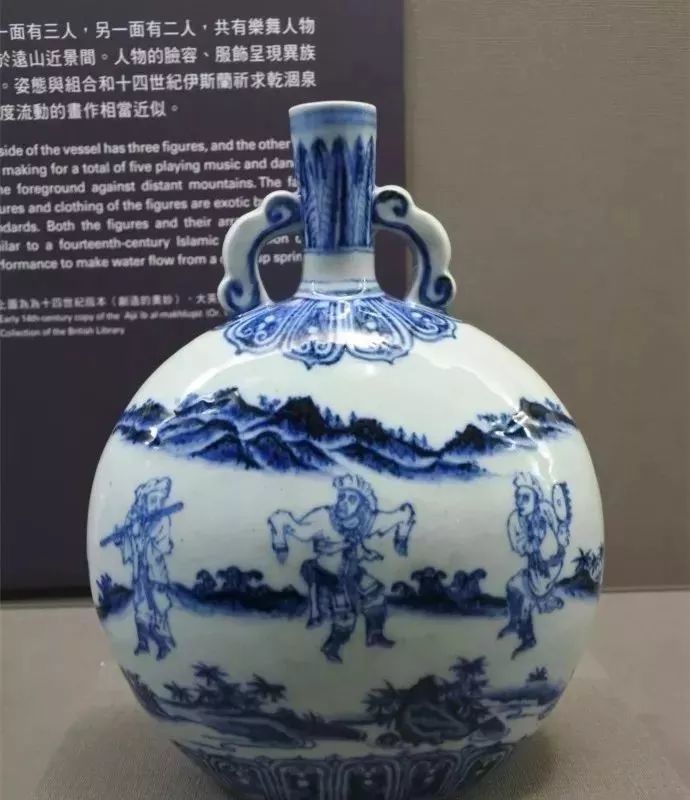 明永乐 青花人物纹如意耳扁壶 ,台北故宫博物院藏