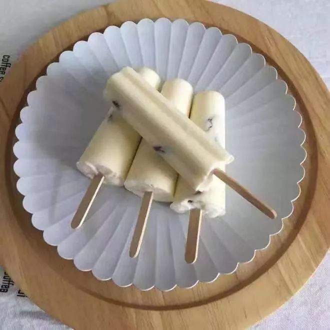 吃多了硬硬的冰棍 初次吃到奶香浓郁还有葡萄干的奶提子 真的让人觉得