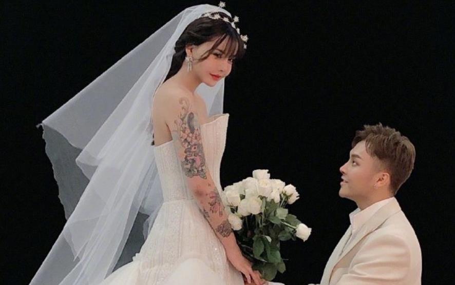 穿婚纱离婚_鞠婧祎穿婚纱的照片