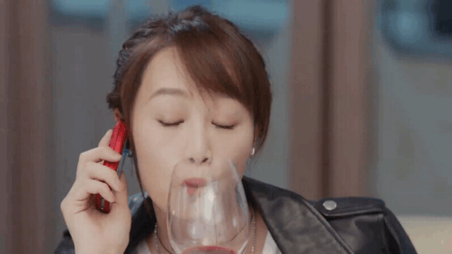 宝藏女孩蓝盈莹的私服穿搭,《时间都知道》化身行走的表情包