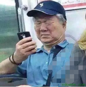 58岁大妈萝莉音,怀孕9月啤酒烧烤,网友:赚钱不要脸不要命?