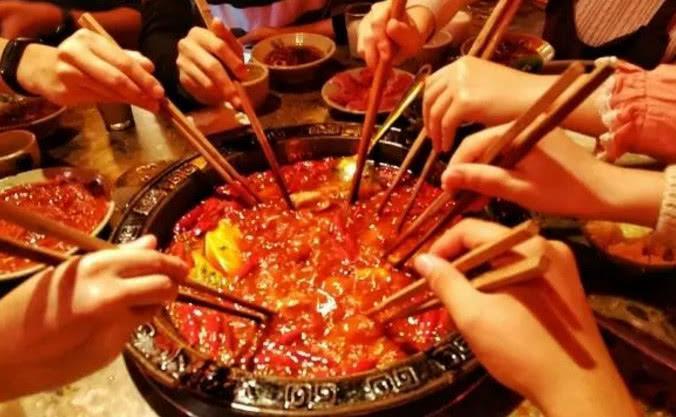 中国人吃火锅,韩国人吃火锅,再看印度人,网友:我选择饿死!