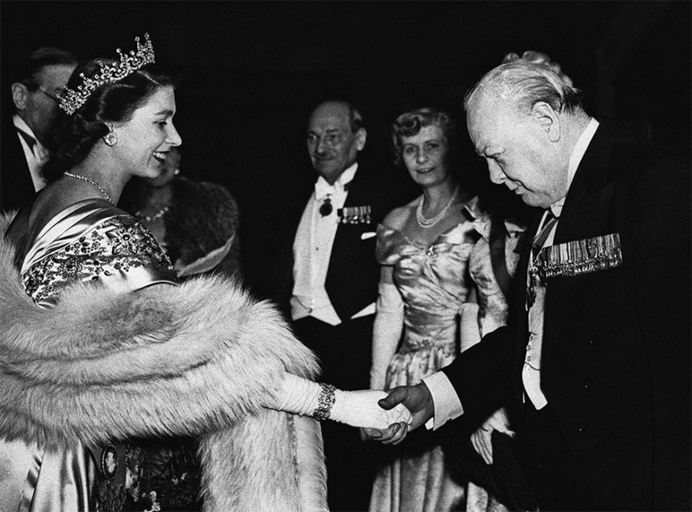 图集:从丘吉尔到约翰逊,英女王和她的首相们