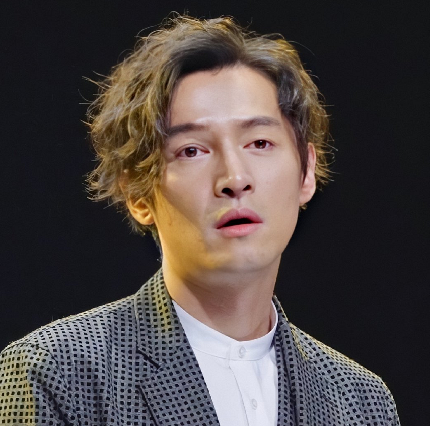 胡歌发文宣传新剧,马思纯却在评论区自夸,网