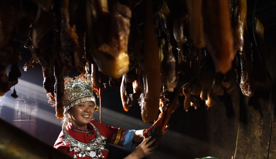 《舌尖上的苗族》公开出版发行,填补中国苗族饮食文化