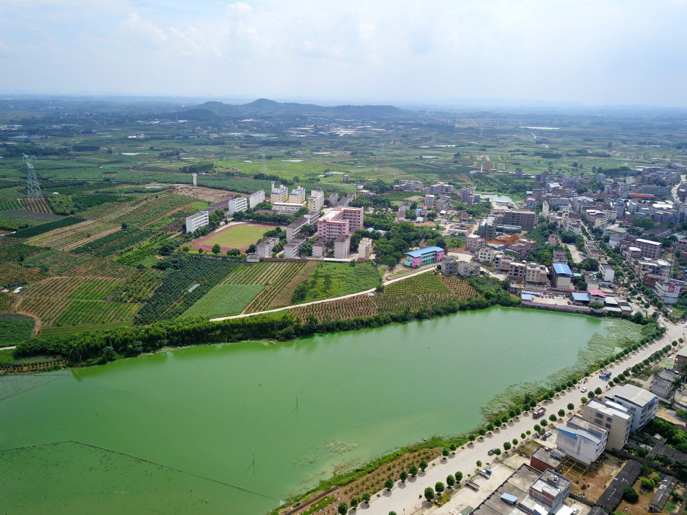 航拍广西乡镇之南宁西乡塘区双定镇实景