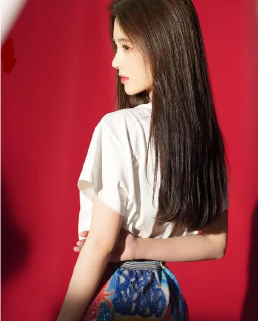 鞠婧祎vs迪丽热巴,同样是"侧身照",唯独她是妥妥的女神!