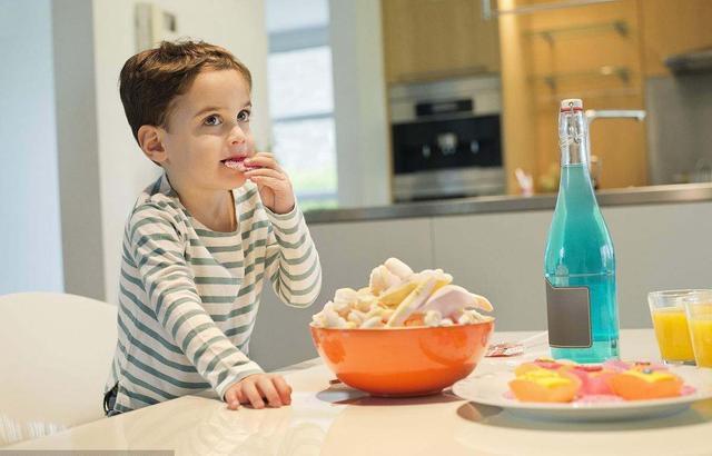 儿童零食标准实施,这4样孩子爱的"危险零食",赶快扔掉