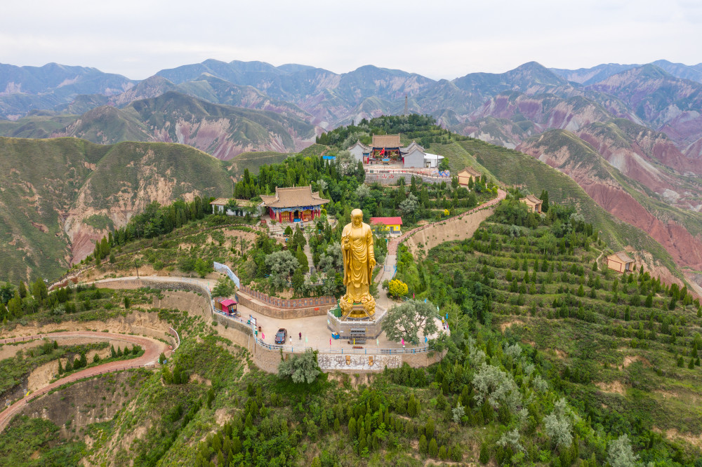 而今,猪驮山与被誉为兰州十大景观之一的"玫瑰花香"互相映衬,已成为