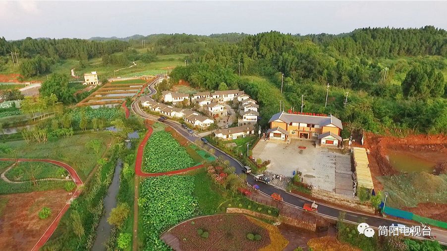 笑声不绝于耳,尽情享受生活的美好…… 简阳市平泉镇荷桥村 距我市主