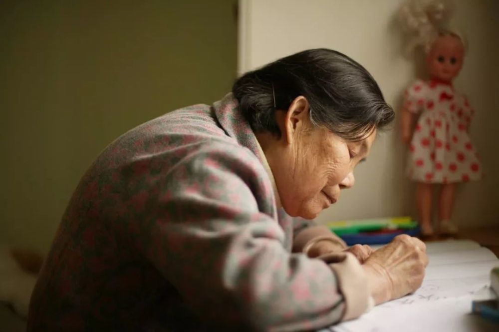 梦境的回响，奶奶已逝多年，今夜为何再入梦中