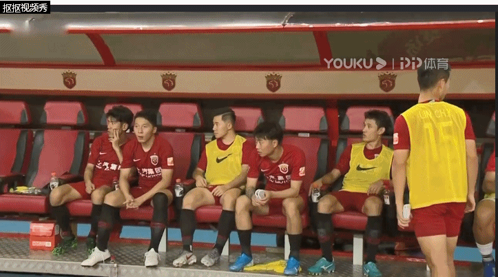 【战报】上港0-0天海遭遇三连平 胡尔克伤退王燊超染红 自动播放