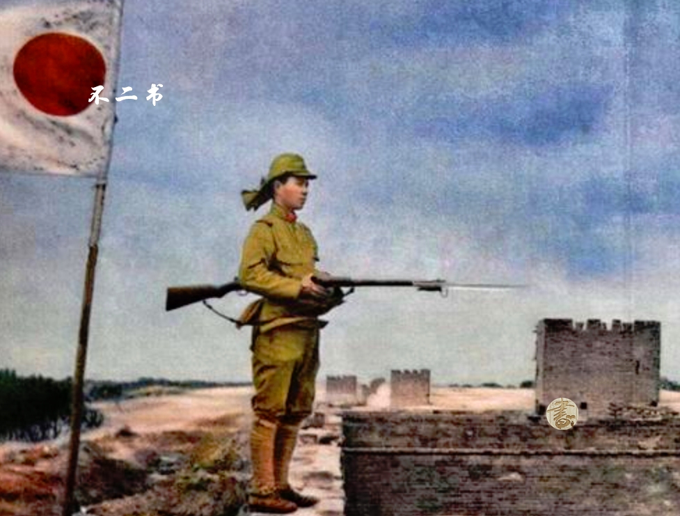 上色老照片:画面中真实的侵华日军,在镜头前欢呼像极了恶魔