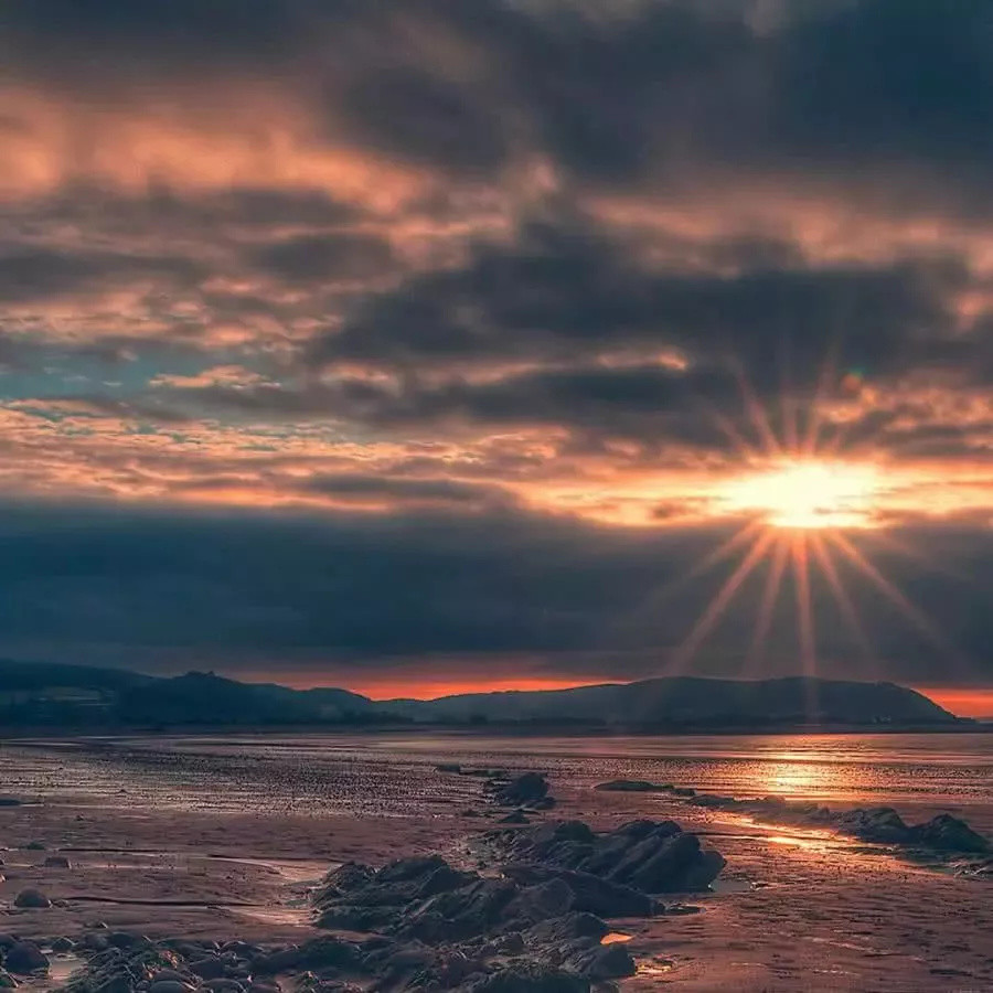 ins·超奈斯·背景图:在最好的年纪遇到你,是我的幸运