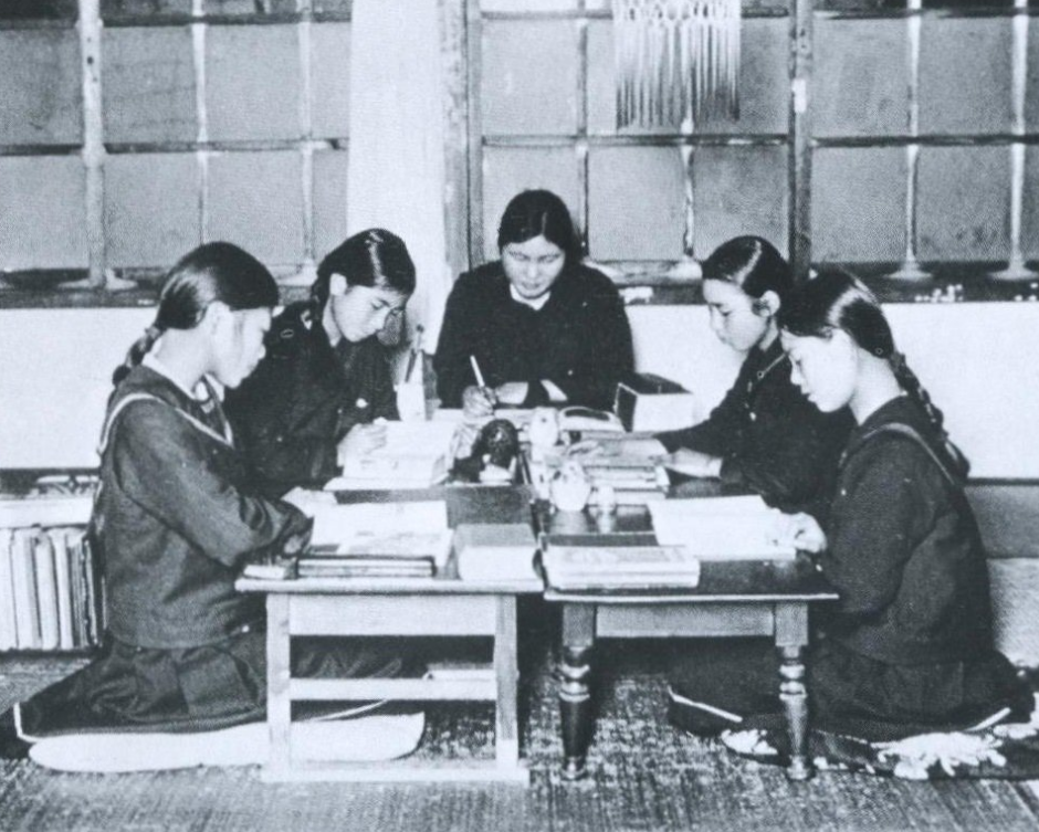 这是昭和5年(1930)一所女子高中的宿舍.男女合校,那时还不流行.
