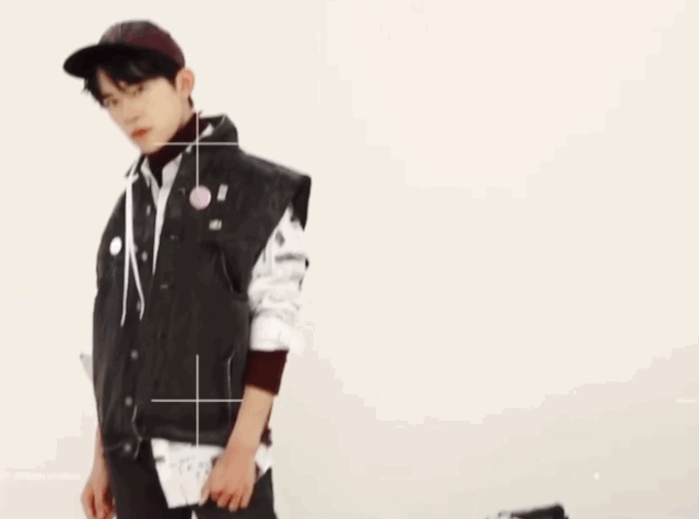 易烊千玺不会wink?那是因为大佬放电时,用的是double