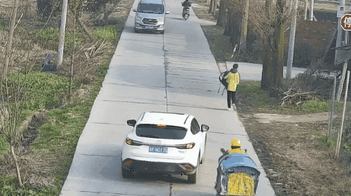 驾车经过农村弯道,临水,临崖等危险路段,才