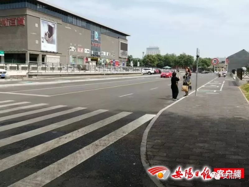 安阳文峰中路三道街这段儿已改双向四车道,依旧"单行"